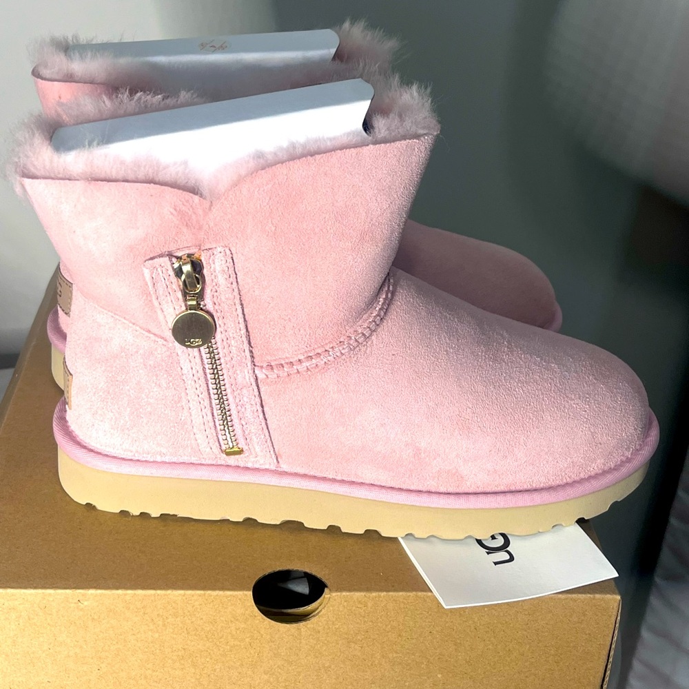 UGG NEW Bailey Zip Mini pink booties size 9